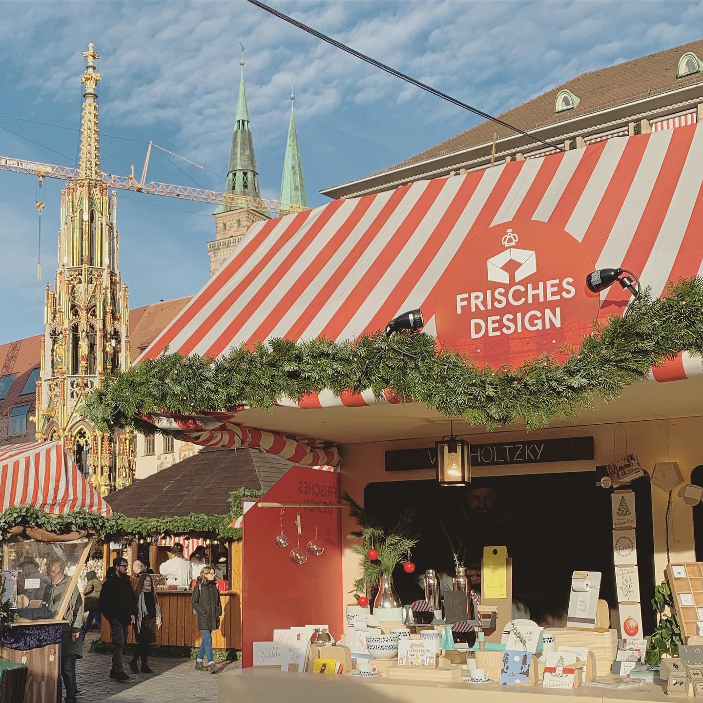 Markiert es euch schonmal ROT im Kalender! Am 01. und 02. Dezember sind wir wieder in der schönsten Bude am Nürnberger Christkindlesmarkt zu Gast bei @frisches.design Wir freuen uns schon so sehr!
Ich findet uns im Sternlasweg, Bude 103, in der Nähe des Schönen Brunnen!
#christkindlesmarkt #nürnbergerchristkindlesmarkt #christkind #frischesdesignweihnachtspopup #frischesdesign #popup #design #handmade #christmas #weihnachtsmarkt #kleineläden @nuernberg_de