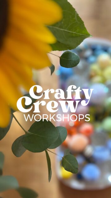 Na, seid ihr auch eine Crafty Crew? Bei uns könnt ihr euch austoben! Pack deine Mädels, Kolleginnen oder dein Team ein und bucht euch einen privaten Workshop. Ihr könnt bei uns Siebdrucken, Suncatcher fädeln, aquarellieren, handlettern, aus Linol Druckvorlagen schnitzen und vieles, vieles mehr! 
Schreibt uns gerne und wir finden das richtige für Junggesellinnenabschied, Teamevent oder Geburtstagsfeier! 

#craftycrew #jga #girlscrew #teambride #teamworkshop #weihnachtsfeier #junggesellinnenabschied #diy #bachelloretteparty #craftybirthday